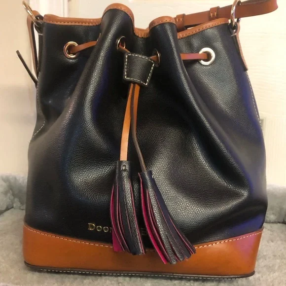 DOONEY & BOURKE Drawstring Bucket Bag Black Brown Pebble Grain Leather - Picture 5 of 15